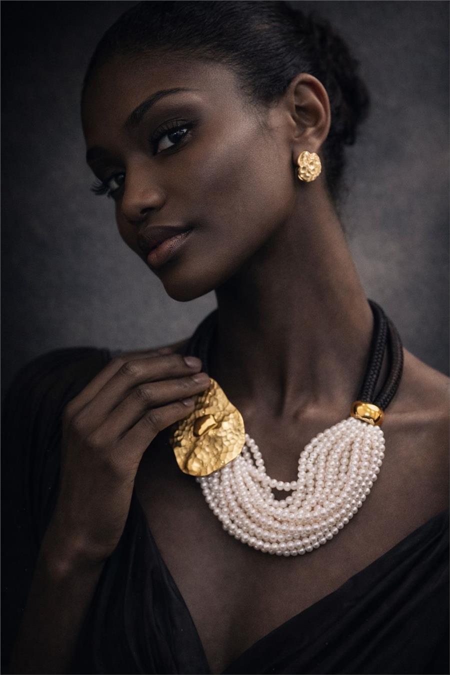 Mia İncili Siyah Boncuklu Gold Detaylı Kolye