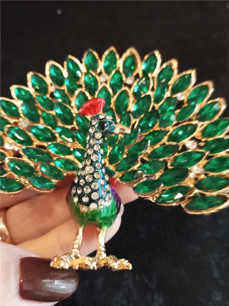 Kylie Full Taş ve Mine Kaplı Premium Tavuzkuşu Broş