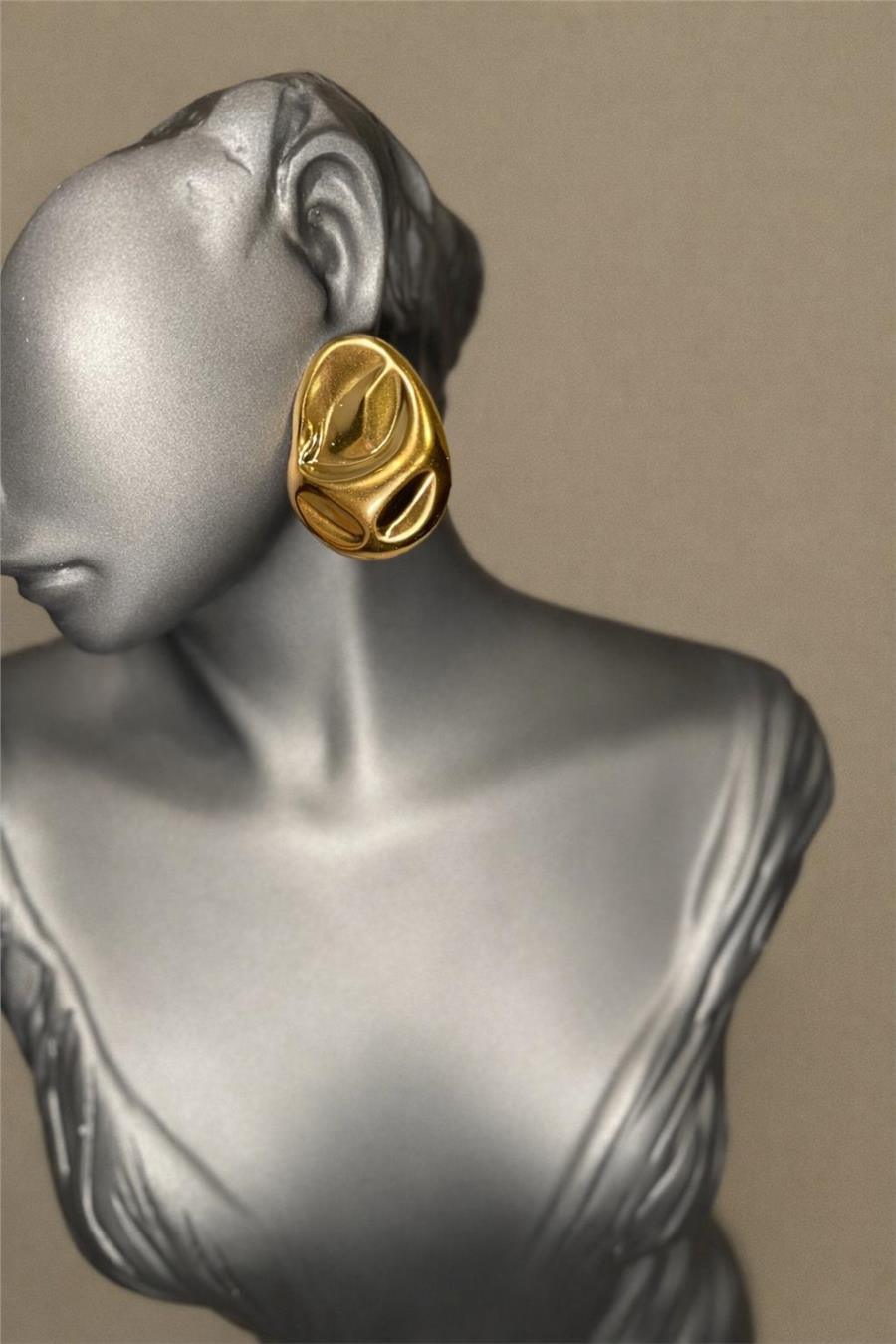 Avery Modern Formlu Altın Renk Küpe