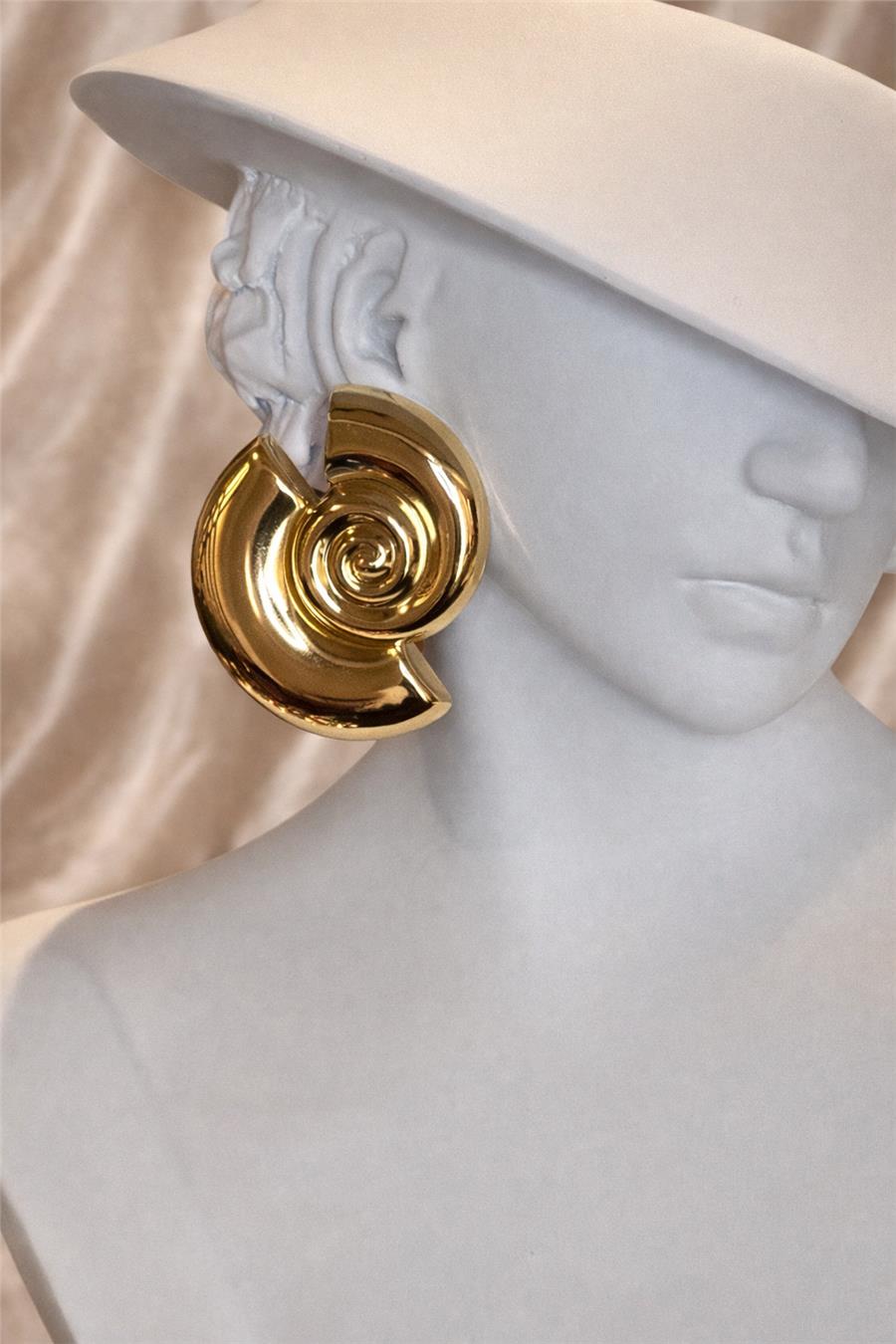 Daisy Gold Rengi Metal Deniz Kabuğu Küpe