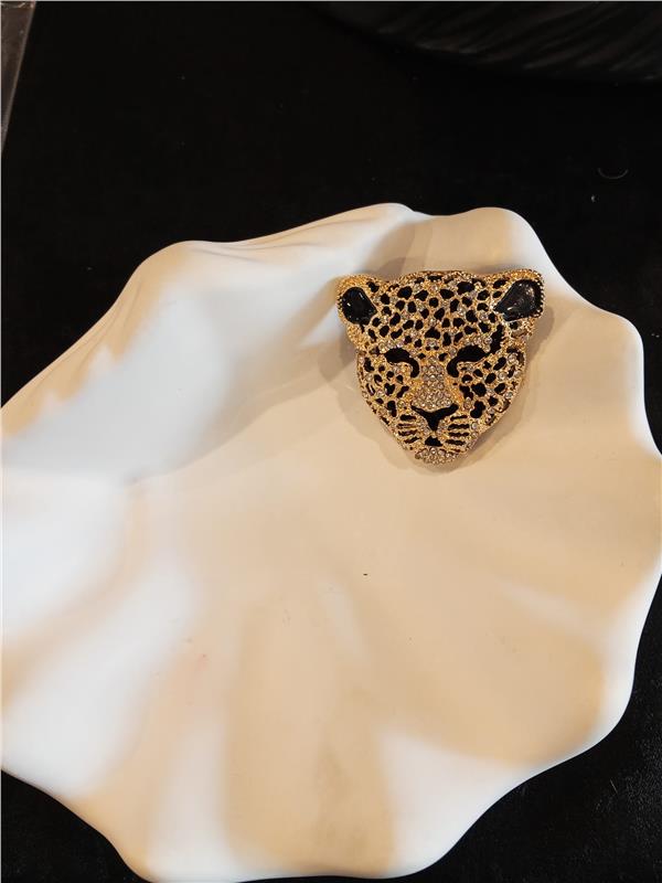 Kylie2 Gold Taş Yüzeyli Panter Kafası Figürü Broş
