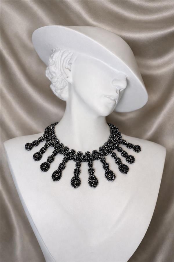 Alvin El Yapımı Siyah Boncuklu Damla Detaylı Kolye