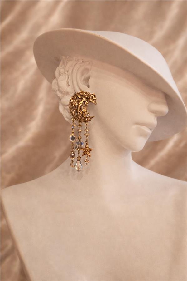 Aida Mistik Ay Figürlü Gold Renk Sallantılı Küpe