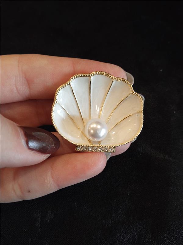 Kylie6 Sedefli Deniz Kabuğu Figürü Broş