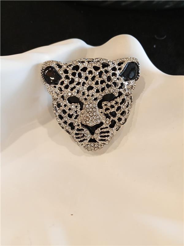 Kylie3 Silver Taş Yüzey Panter Kafası Broş